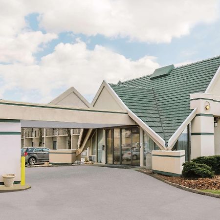 Days Inn By Wyndham Rutland/Killington Area Bagian luar foto
