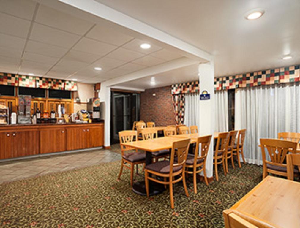 Days Inn By Wyndham Rutland/Killington Area Bagian luar foto