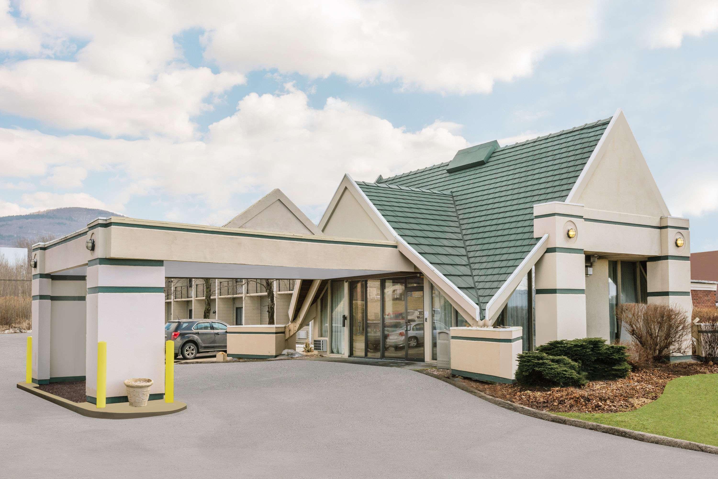 Days Inn By Wyndham Rutland/Killington Area Bagian luar foto