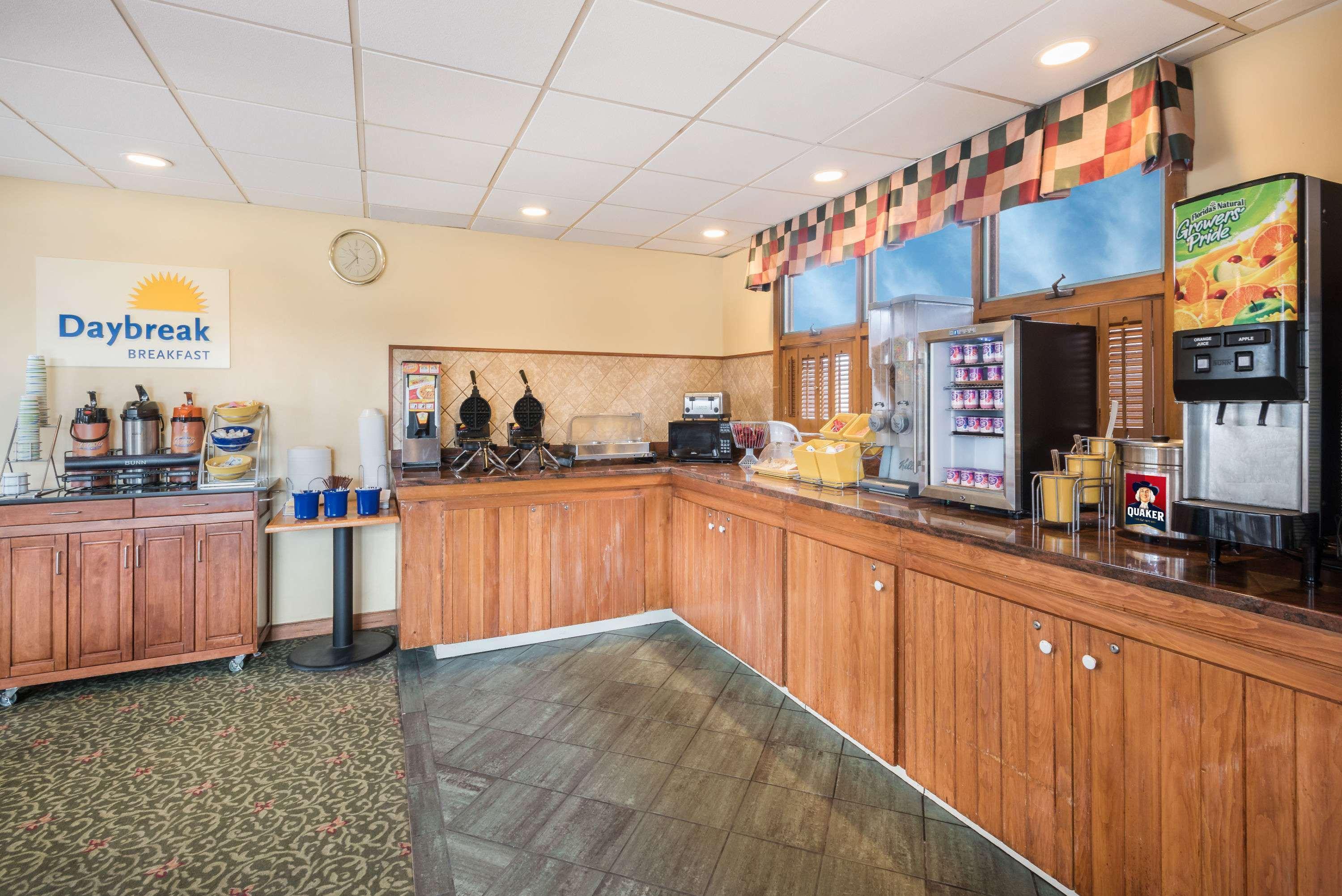 Days Inn By Wyndham Rutland/Killington Area Bagian luar foto
