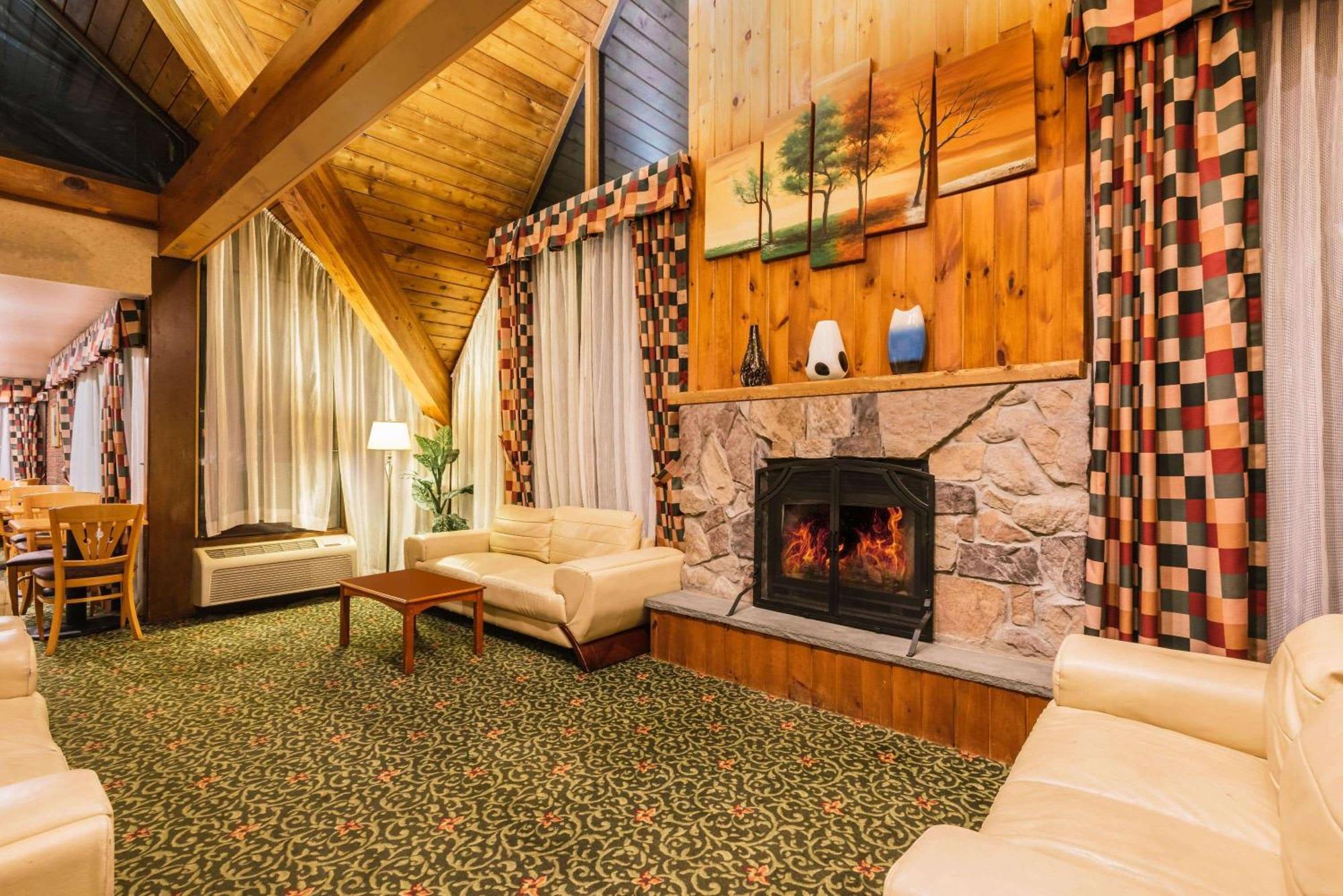 Days Inn By Wyndham Rutland/Killington Area Bagian luar foto
