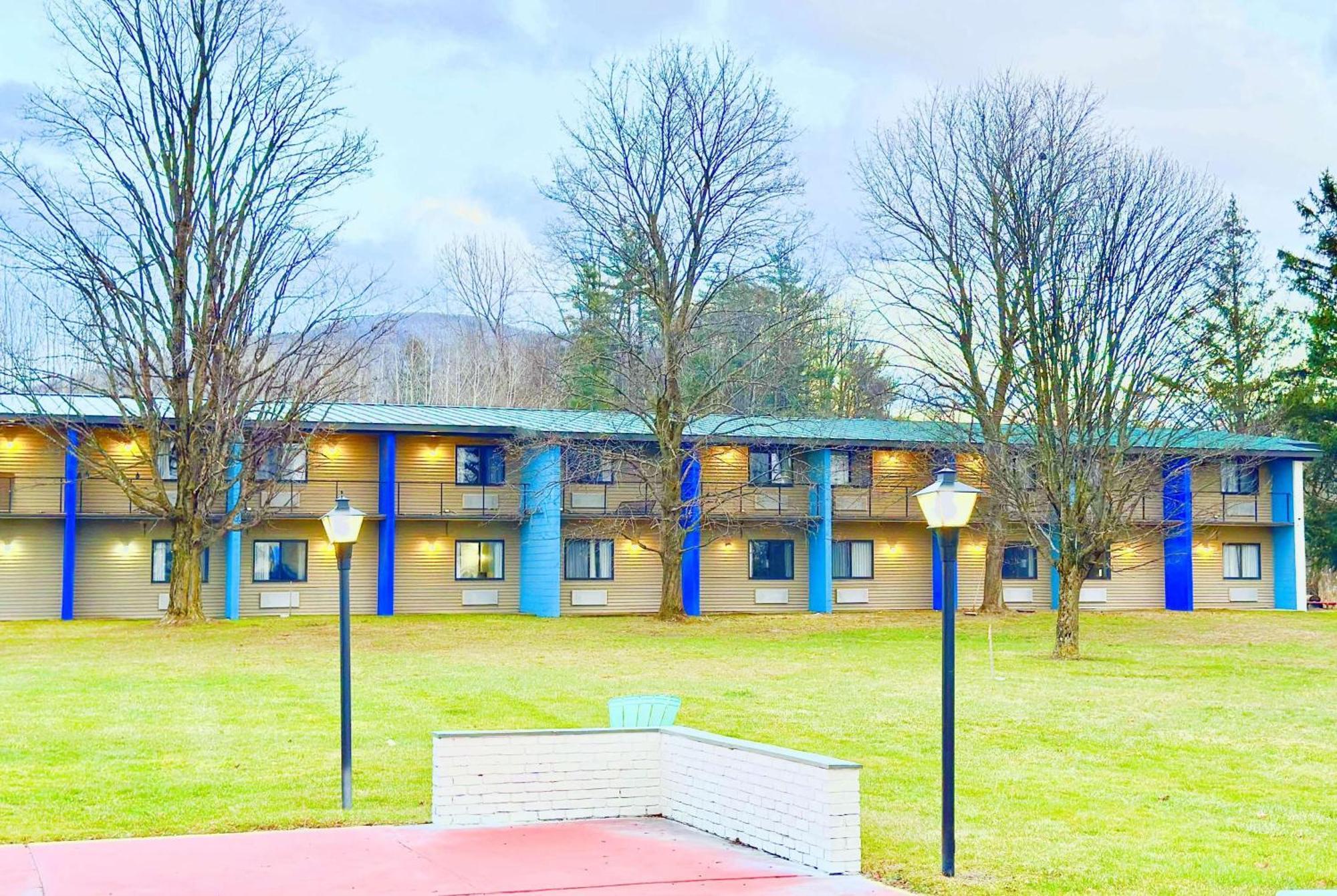Days Inn By Wyndham Rutland/Killington Area Bagian luar foto